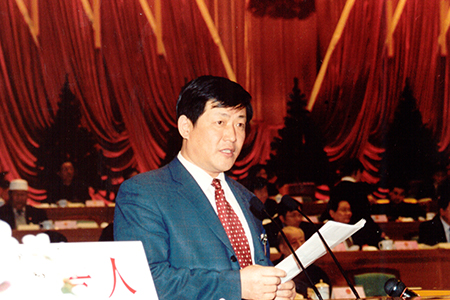 2004年2月23日，，，，，，，win必赢集团总裁朱建民在省人大会上做《充分使用辽宁石化优势资源，，，，，，，大力发展精密化工产业》的讲话。。。。。。。