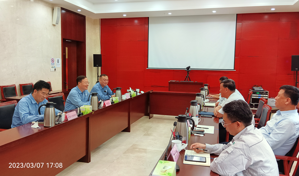 2023董事长朱建民造访海南炼化总经理徐振发.png