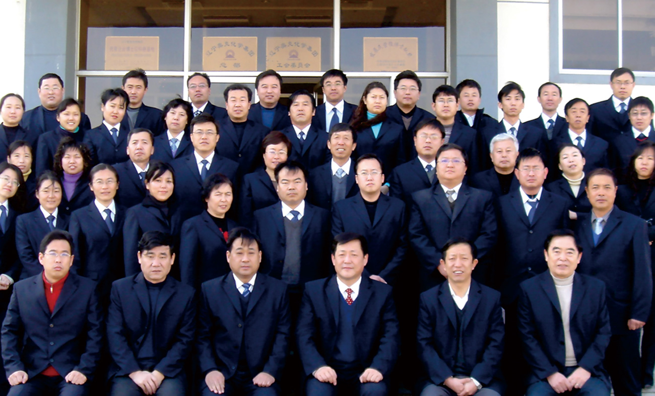 2007年12月集团部门治理人员签约合影